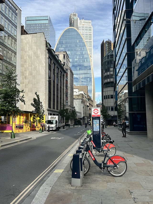 Another Side Of Weekends in London, financial district ghost town 