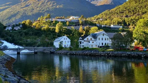 Hellesylt Wanderlust: A Storybook Village Come to Life — traveler post in Hellesylt