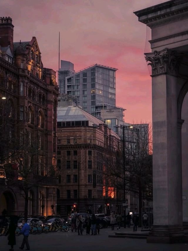 Why Manchester is the Perfect Place for Street Photographers 📸🌆