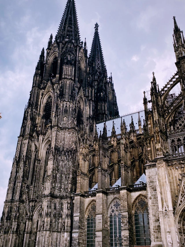 ☀️💸 Summer Budget Trip to Cologne — Explore Without Breaking the Bank!