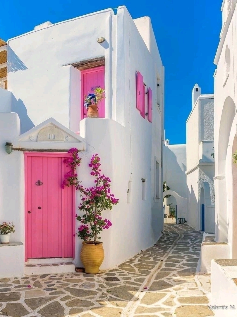 🏝️ Timeless Beauty in White and Blue – Paros, Greece