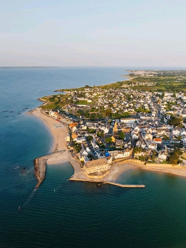 🌊 Where the Sea Stays Gentle – Larmor-Plage, France