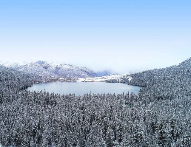 冬日雪景如畫，走進人間淨土措普溝