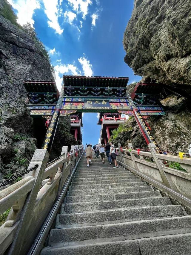 在老君山睡山頂的一天