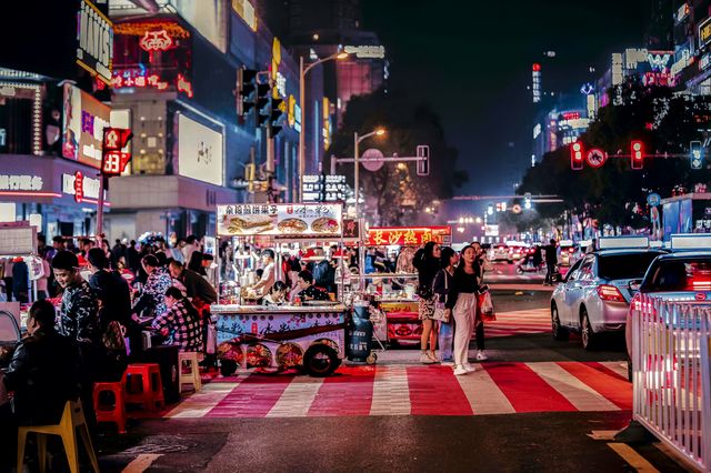 長沙深夜的解放西路，也太太太太熱鬧了吧