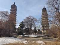 永祚寺，俗稱雙塔寺，始建於明萬曆年間（1573~1620年），依山構築，坐南朝北，由寺院、塔院和碑廊院組成