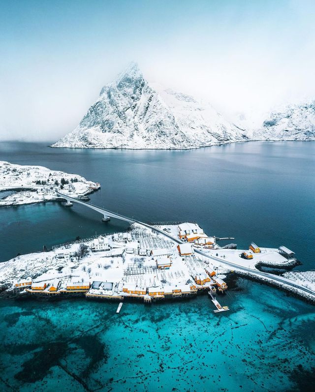 Experience the Enchanting Beauty of Lofoten Islands in Winter: A Winter Wonderland! ❄️🏠