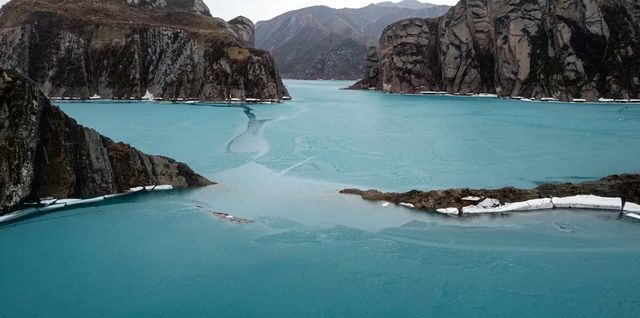 昌吉肯斯瓦特水庫—央媽點名稱讚的瑪納斯藍湖