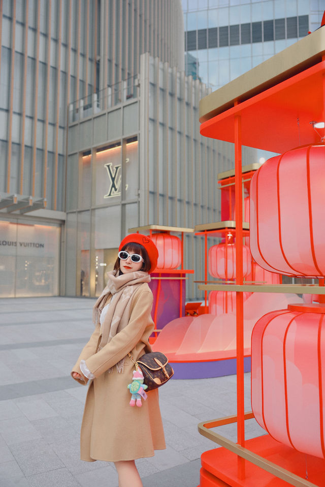 太震撼了徐家匯驚現中國紅的二龍戲珠 太震撼了徐家匯驚現中國紅的二龍戲珠