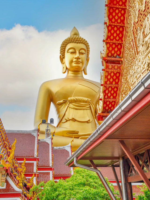 Great golden buddha at Wat Pak Nam🇹🇭