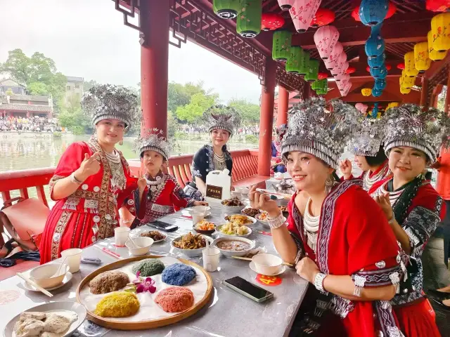 The azure sky awaits the misty rain, and the ancient town of Huangyao awaits you