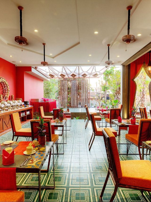 🌟 Siem Reap's Hidden Gem: Golden Temple Retreat 🌴✨