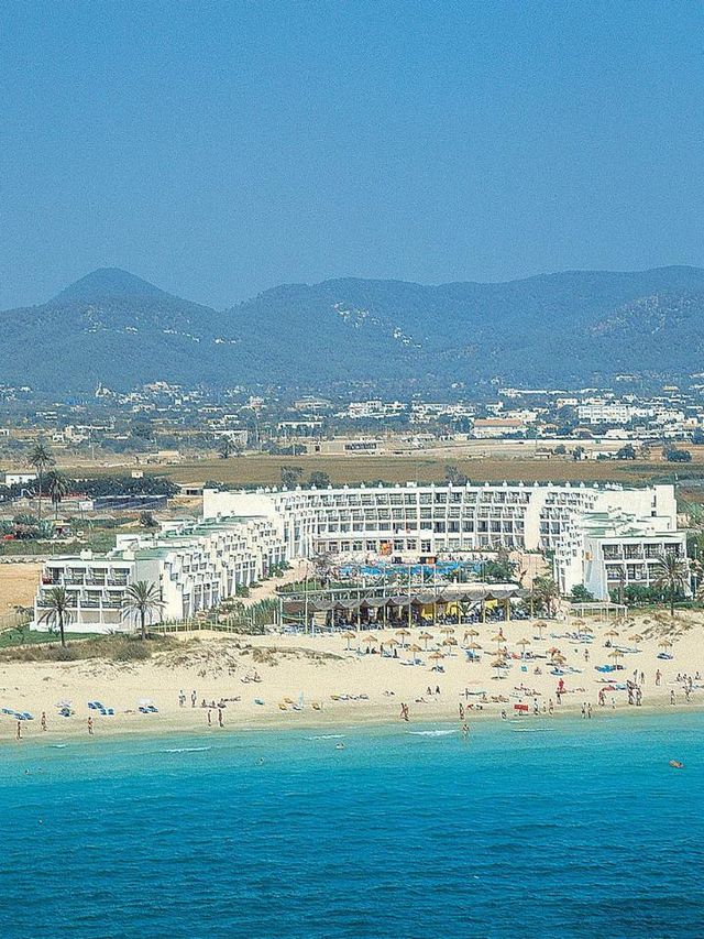 🎸✨ Ibiza's Vibrant Escape: Hard Rock Hotel Review ✨🎸