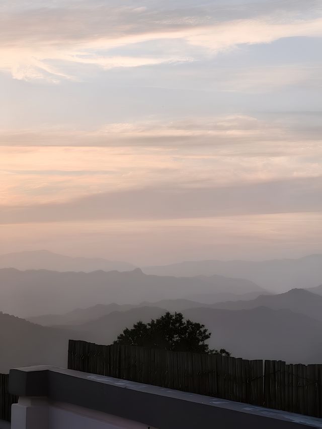 徽州秘境高山古村落，具有松馳感的民宿