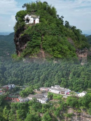 我很少用「震撼」來形容一座山 太美了