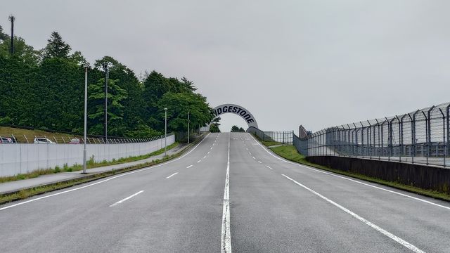 建在賽車博物館中的富士賽道酒店超酷炫，富士山景無敵
