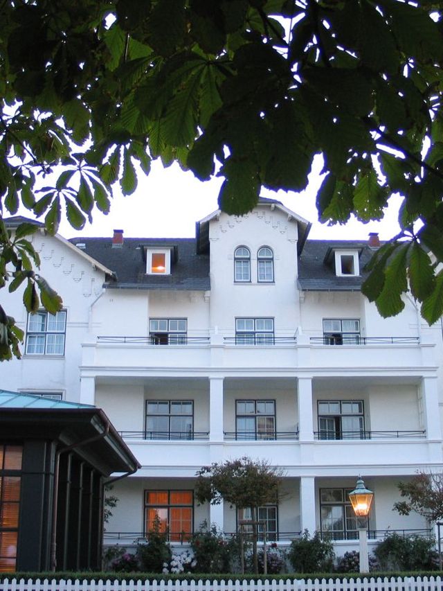 🌟🛏️ Westerland's Finest Stays: Hotel Stadt Hamburg 🌊