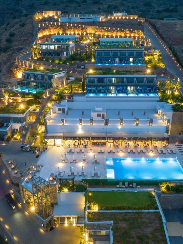 🏖️ Elounda's Enchanting Seaside Stay 🌟
