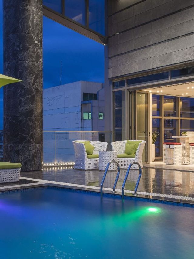 🌟 Saigon's Stellar Stay: Pullman's Luxe Vibes 🌃