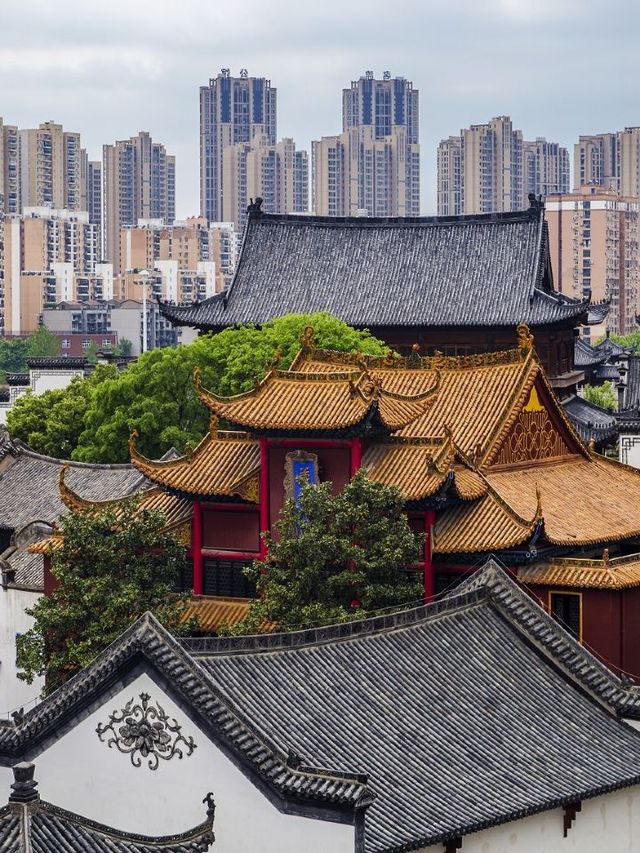 🌟 Wuhan's Riverside Retreat: Hilton's Luxe Charm 🌟