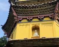 寧波阿育王寺：古剎梵音，歷史傳承與文化瑰寶。