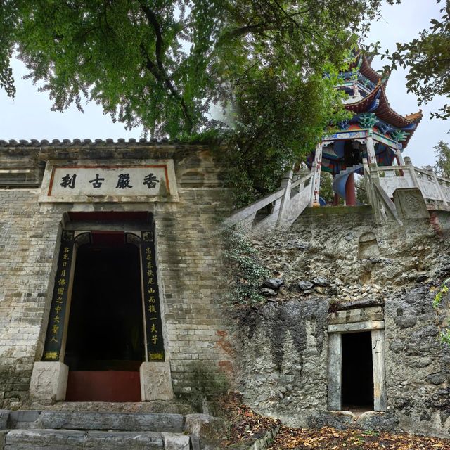 香嚴寺探秘：古剎鐘聲，心靈歸處。