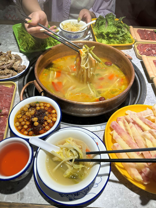 在麗江古城！記住這個位置！！空腹前往！！。