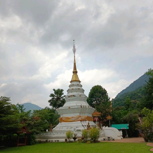 โอนโซนอันดับ 6 อยู่ที่นี่ วัดนาคูหา จ.แพร่