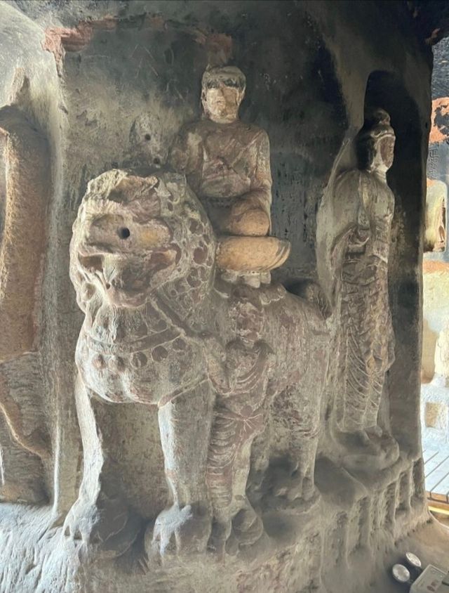彬州大佛寺石窟。