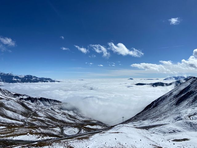 川西夾金山雪景，氣勢磅礡