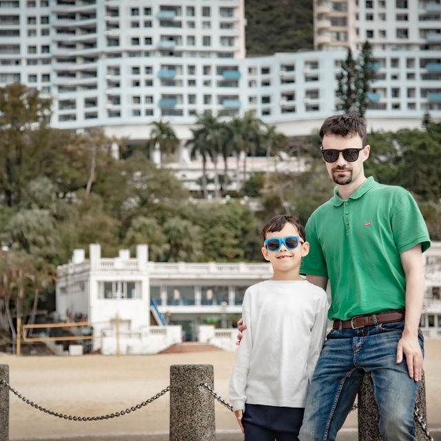 10 minutes from HK central to THIS beach!