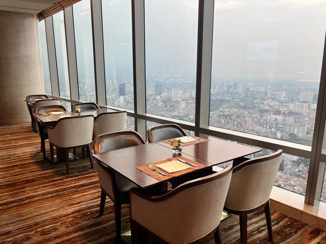 河內樂天酒店｜全景視野與頂級服務