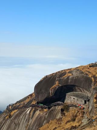 You can also see the sea of clouds here