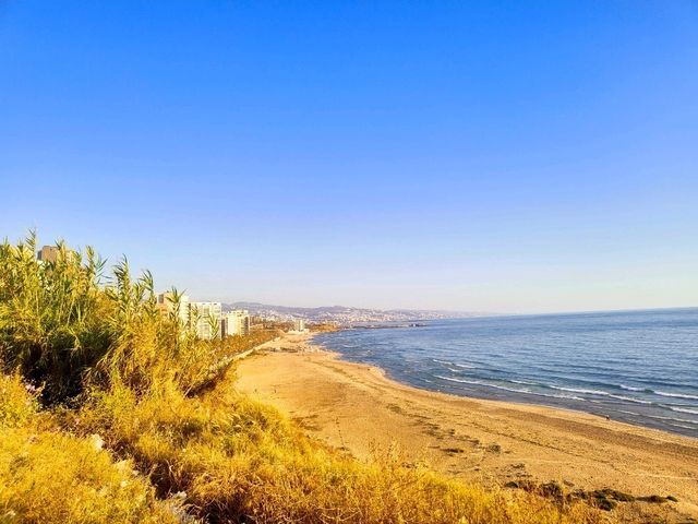 Sunset at Raouche Rocks: A Breathtaking Beirut Experience 🌅