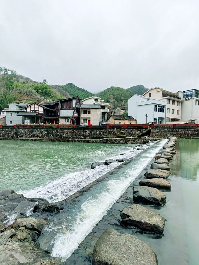 新昌里家溪村，紹興版的《富春山居圖》