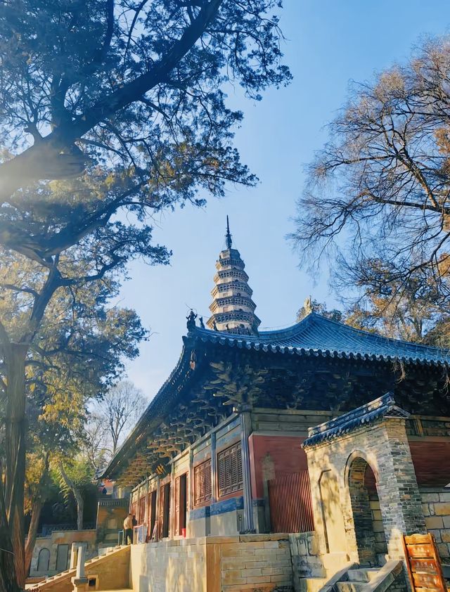 山東濟南，靈巖寺，