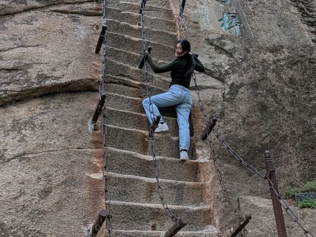 Most Dangerous and Exciting Climb @ Mount Hua 🏔️