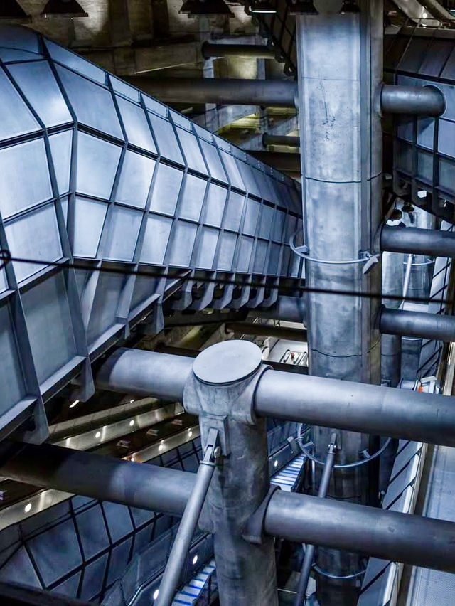 Discover Westminster Tube Station: London’s Subterranean Sci-Fi Gem! 🚇✨