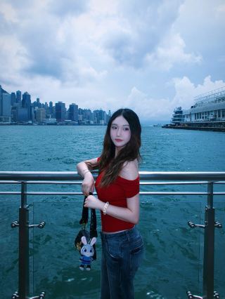 Hong Island One-Day Walking Route: Red & HK - A Perfect Match!