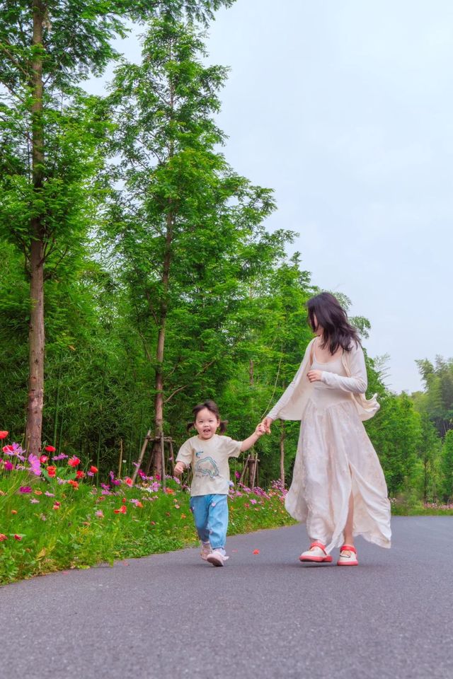 杭州自駕1小時，帶女兒入住童話木屋
