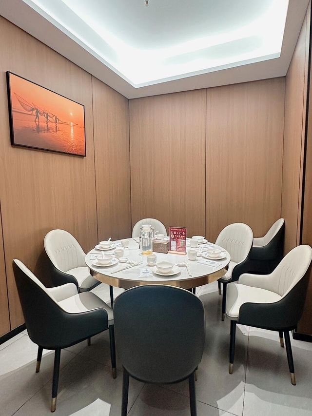 本地人都會嚟嘅海鮮餐廳肯定穩陣！