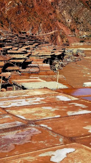 Red Salt & White Salt Reflecting the Lancang River: A Visual Guide to the Culture and Scenery of Markam Ancient Salt Fields