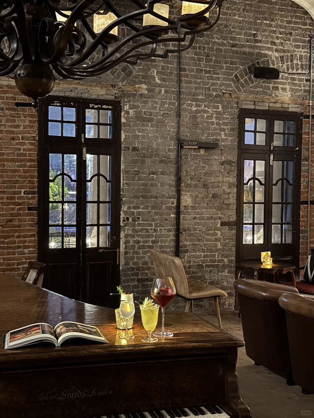 武漢呢間酒吧!幽暗老宅藏住中世紀浪漫🍷 武漢呢間酒吧!幽暗老宅藏住中世紀浪漫🍷