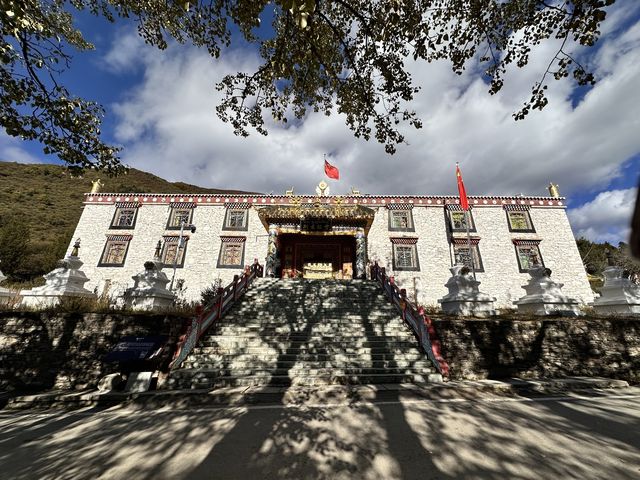 是次畢棚溝、四姑娘山的行程,風景優美,景區規劃完善,旅遊過程很順暢;雖然行程多在山區道路行駛,但是為 是次畢棚溝、四姑娘山的行程,風景優美,景區規劃完善,旅遊過程很順暢;雖然行程多在山區道路行駛,但是為