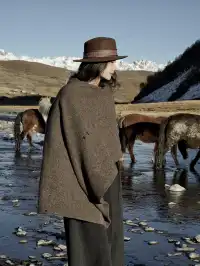 在雪山的凝視下,感受生命的奔放與靈性