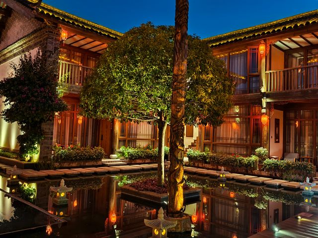 睡在麗江的星空下,與納西老木頭說晚安。 睡在麗江的星空下,與納西老木頭說晚安。