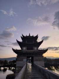 藍調時刻的雙龍橋