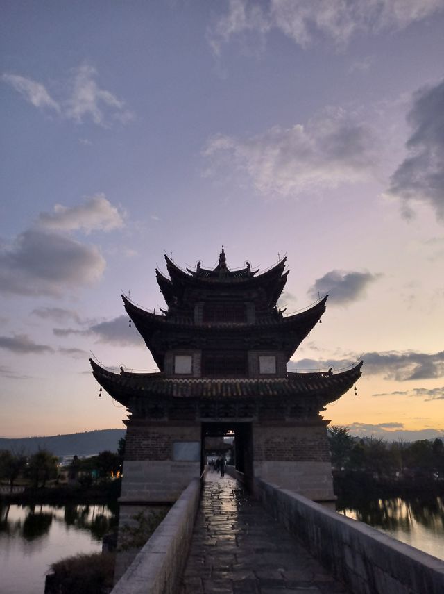 藍調時刻的雙龍橋