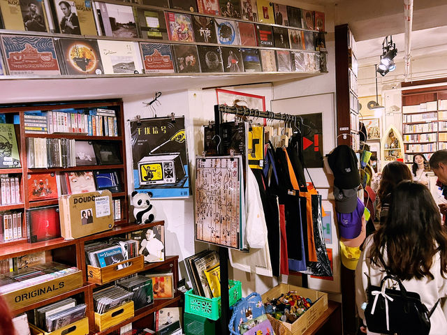 一間裝潢有靈魂的咖啡廳,在華僑城 一間裝潢有靈魂的咖啡廳,在華僑城