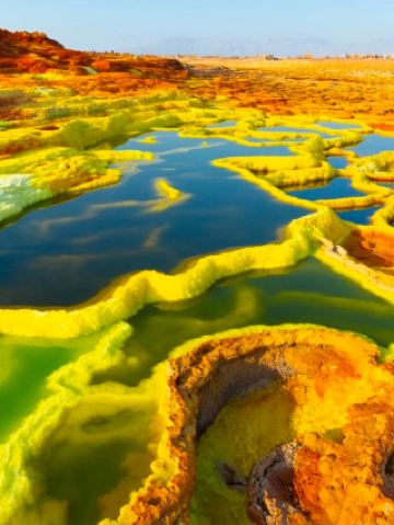 ฝันสีสันเรืองรองกลางใจโลกแห่งกำมะถัน